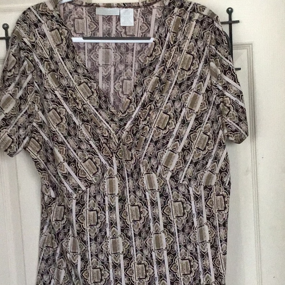 Short sleeve Worthington V-neck top